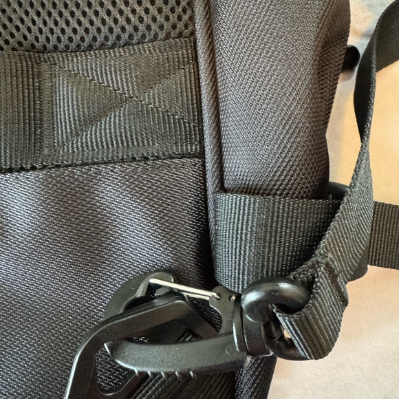 Amazon Basics Carry-On Travel Backpack LIKE NEW!!!!! - Picture 4 of 14